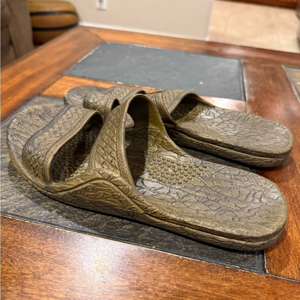 Pali Hawaii Olive Sandals